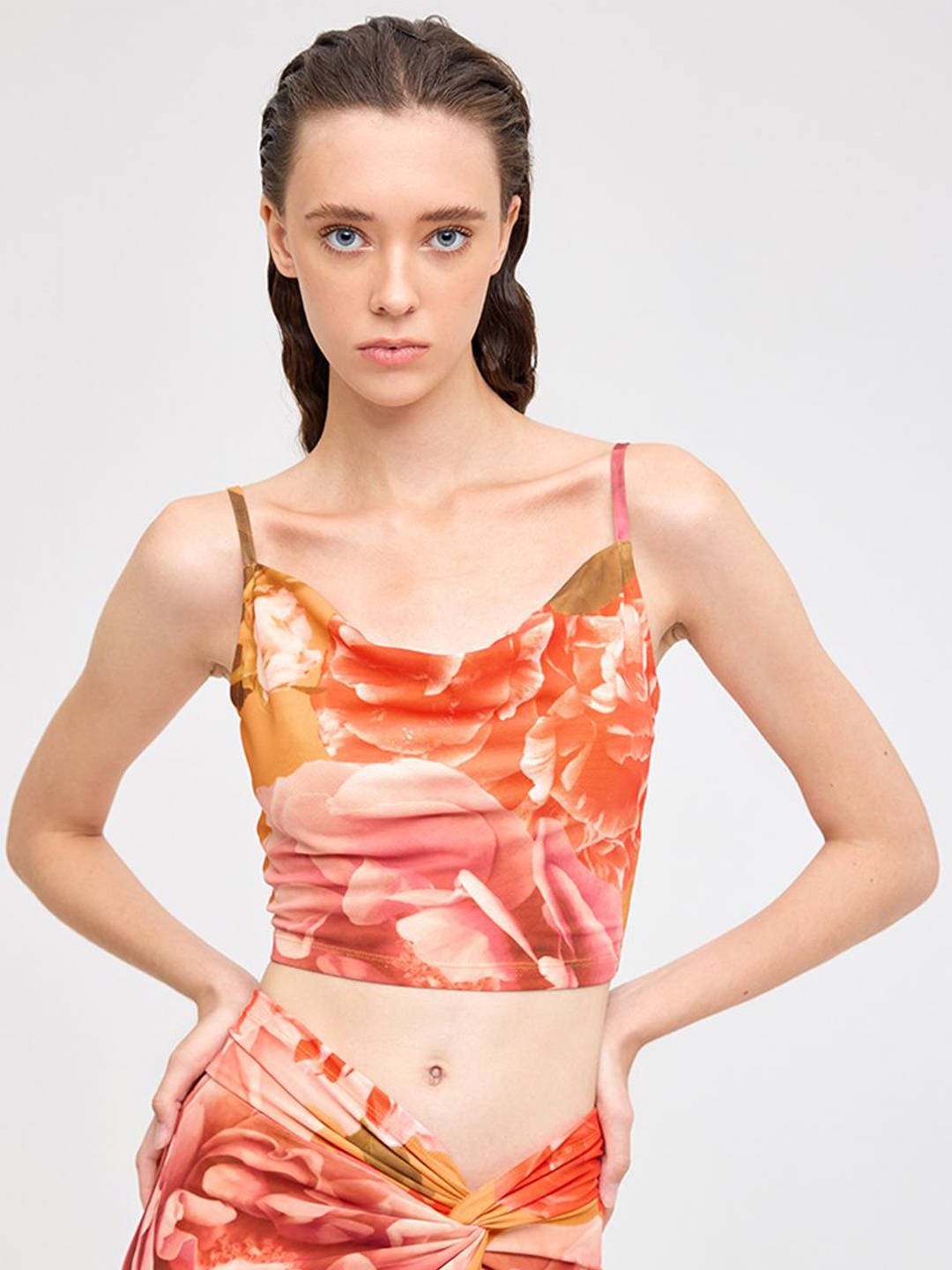 

COVER STORY Abstract Printed Shoulder Straps Crop Top, Orange
