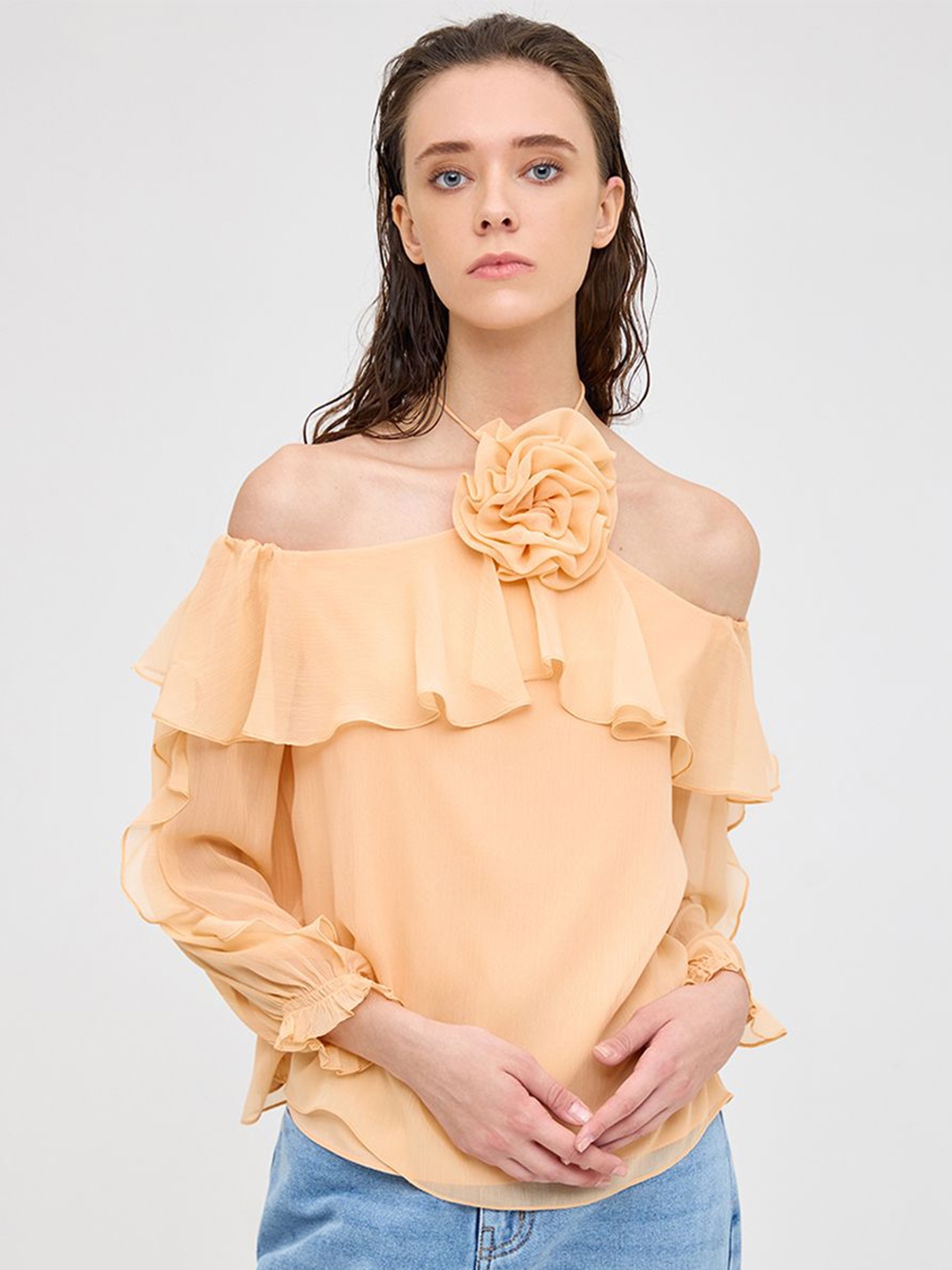 

COVER STORY Solid Halter Neck Chiffon Top, Peach