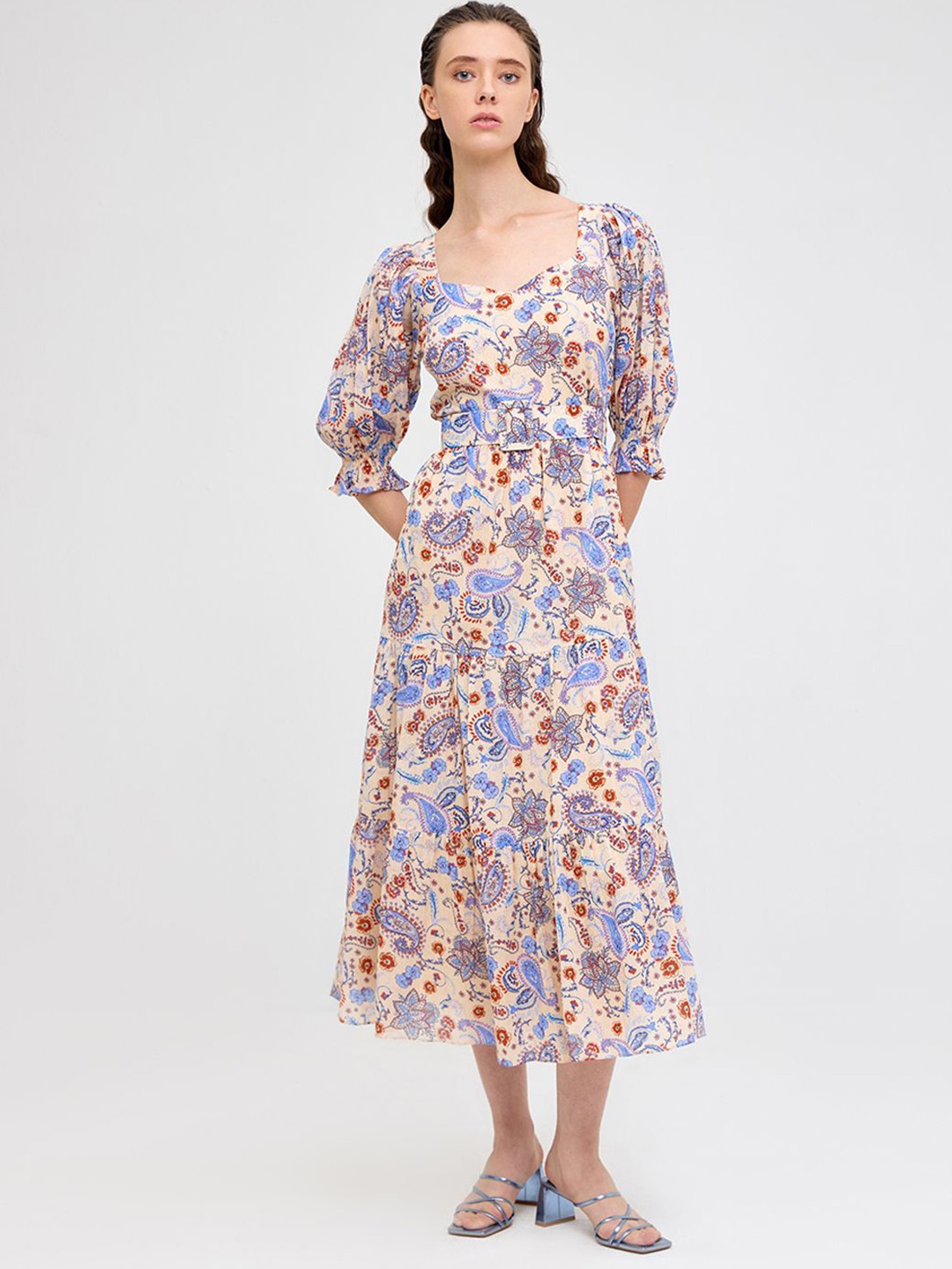 

COVER STORY Women Floral Print Puff Sleeve Fit & Flare Midi Dress, Off white