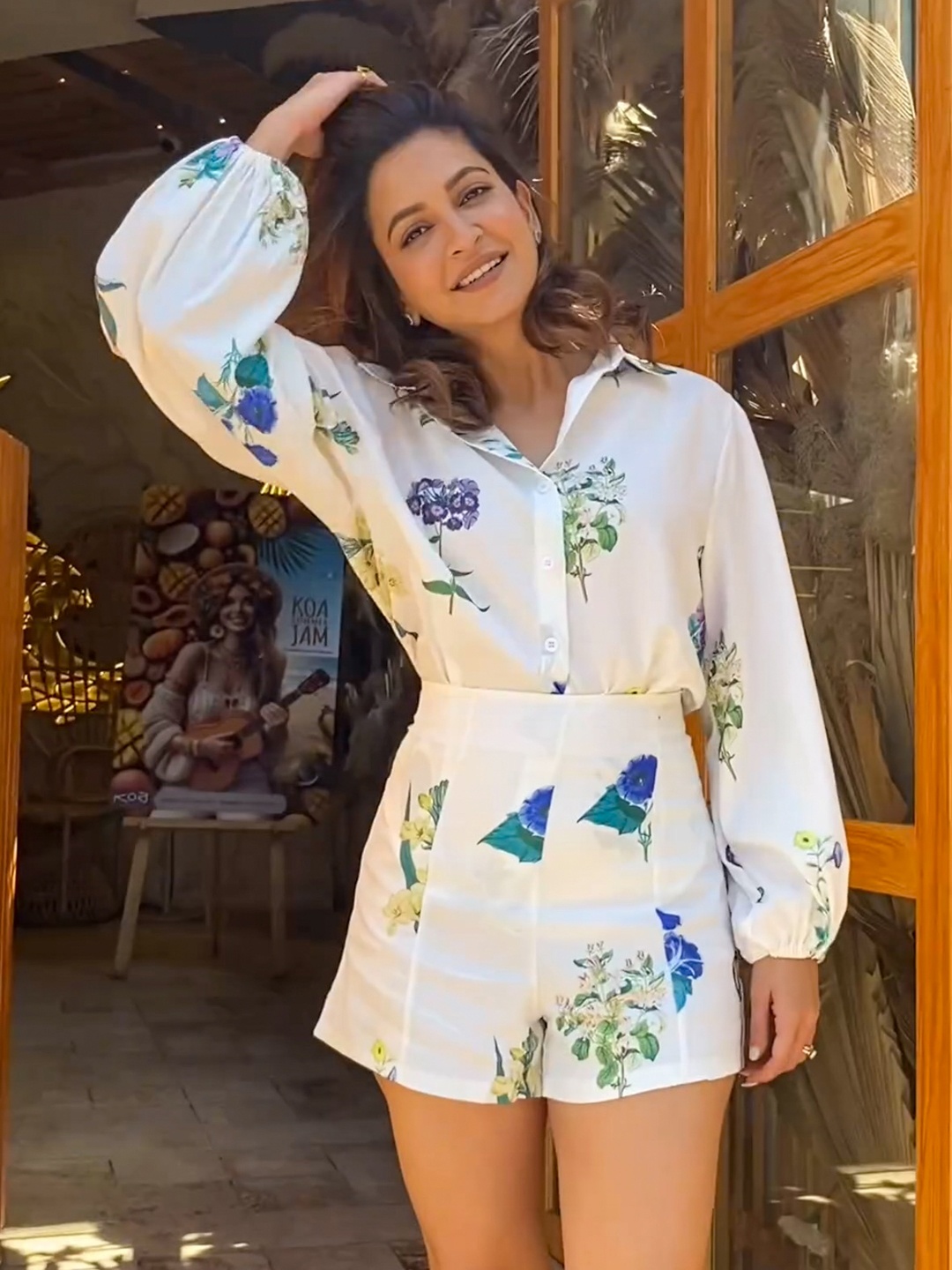 

Alamode By Akanksha Printed Shirt With Shorts Co-Ords, Off white