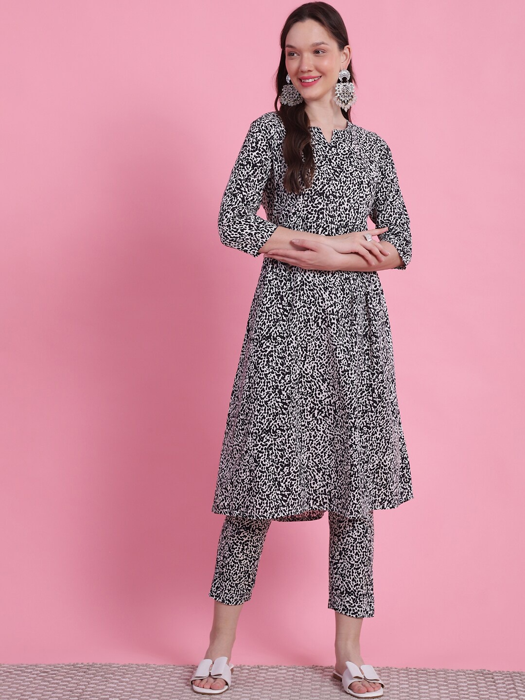 

Anouk Women Animal Printed Regular Kurta with Trousers, Black