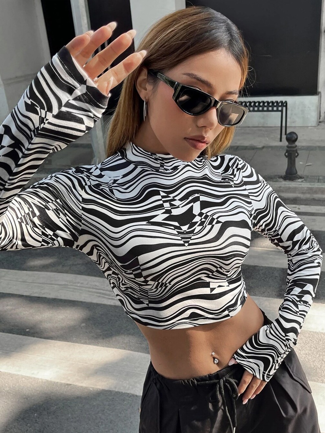 

TANDUL Abstract Monochrome Printed Long Sleeves Crop Top, Black