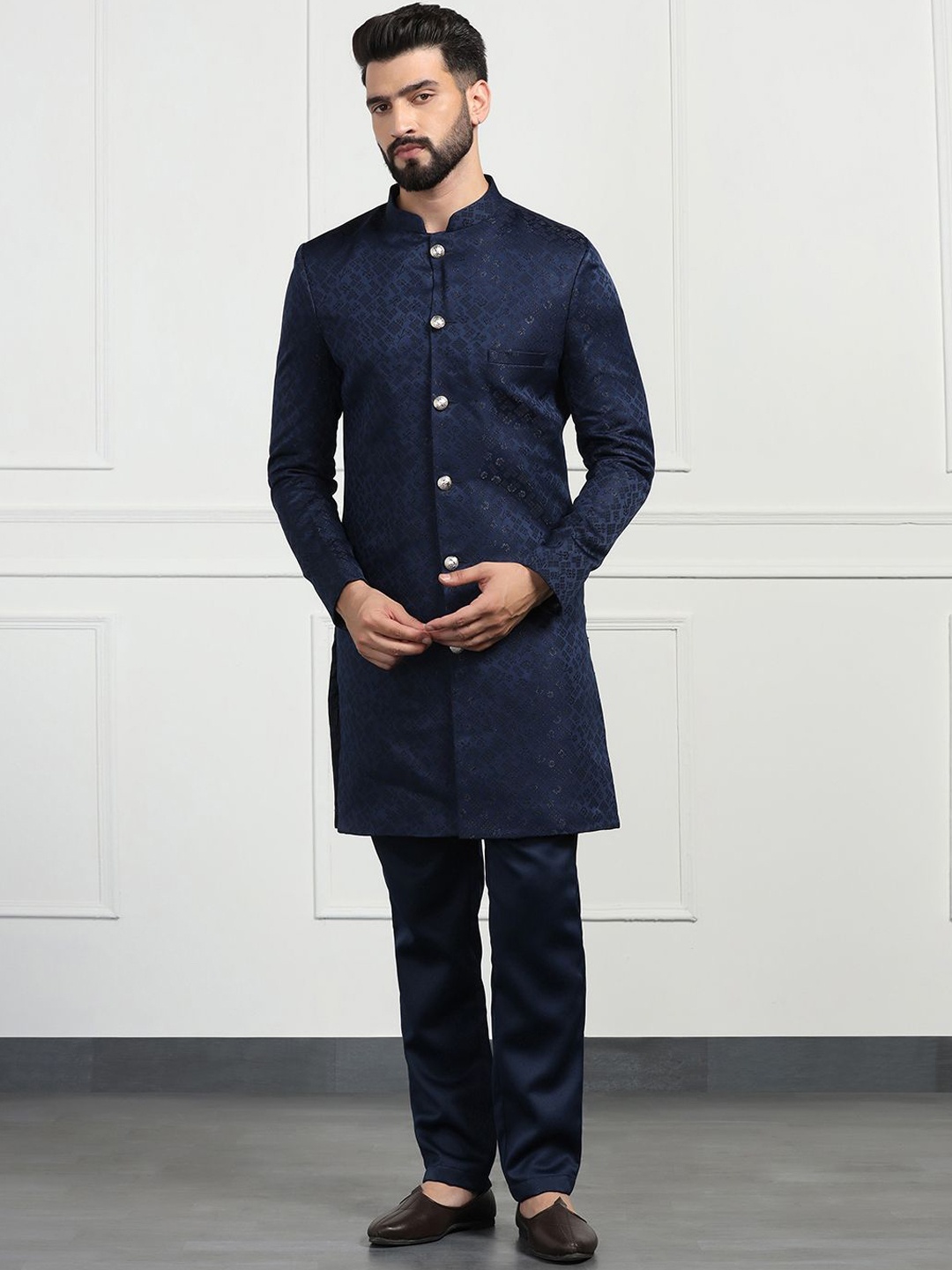 

TAHVO Men Embroidered Mandarin Collar Sherwani Set, Navy blue