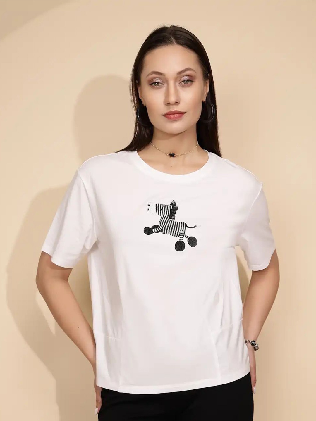 

Global Republic Round Neck Embroidered Solid T-shirt, White