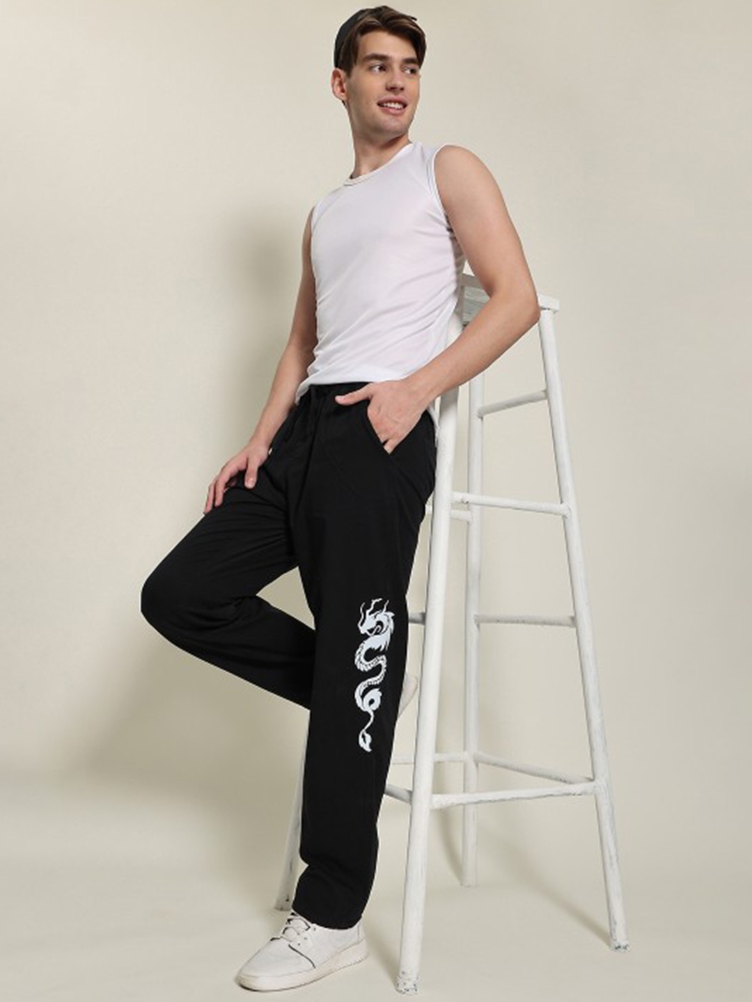 

Bene Kleed Men Drago Side Printed Straight Fit Trousers, Black