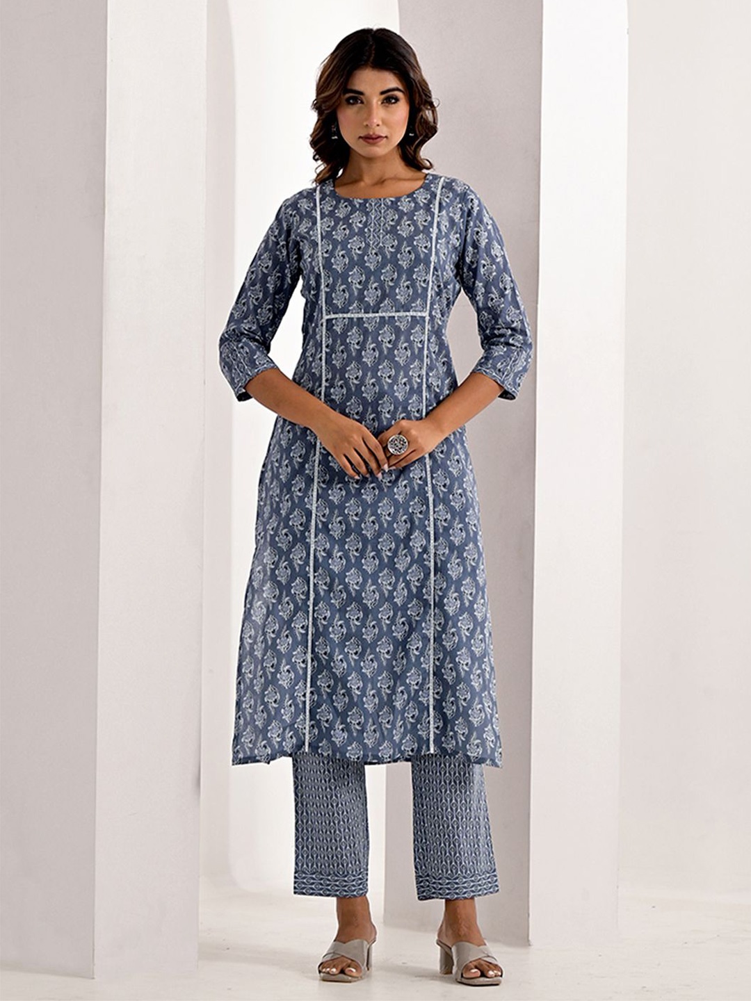 

ARAVALII Women Printed Kurta With Trouser, Grey