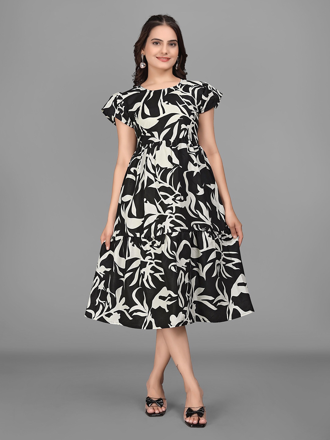 

PARNAVI Printed Round Neck Fit and Flare Midi Dress, Black