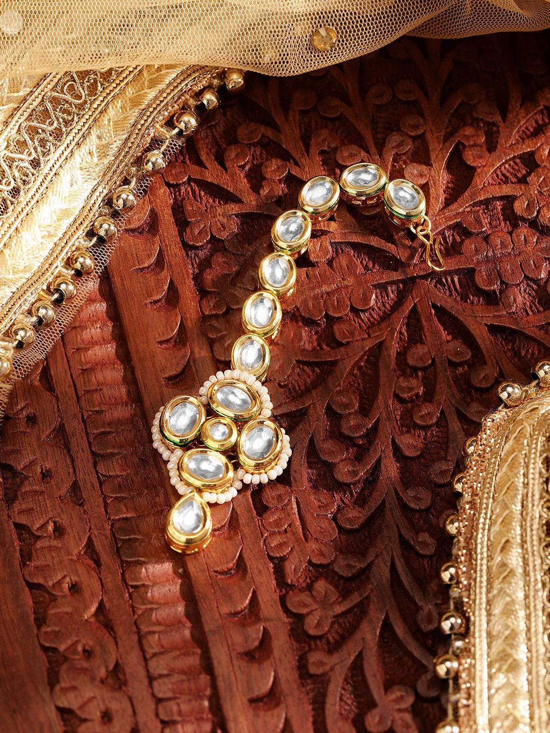 

Priyaasi Gold-Plated Kundan Studded Maang Tikka Head Jewellery