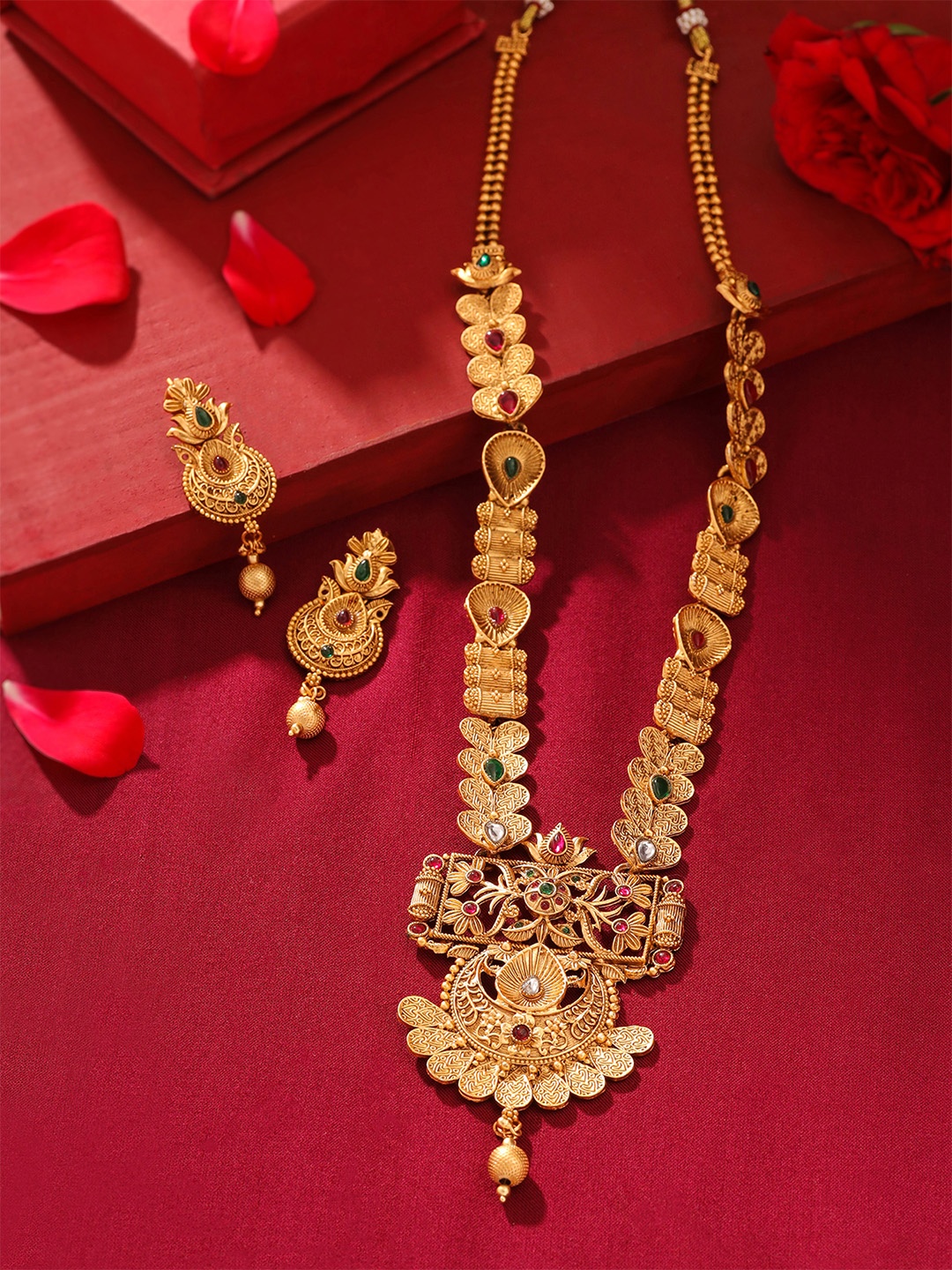

Yellow Chimes Women Gold-Plated Stone-Studded & Beaded Jewellery Set