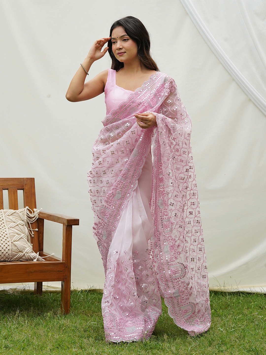 

Vastrasky Global Floral Embroidered Organza Saree, Pink