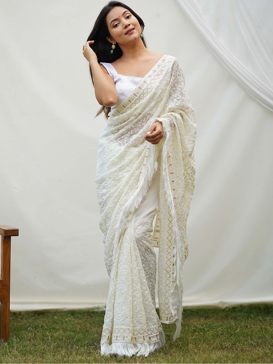 

Vastrasky Global Floral Embroidered Organza Saree, White