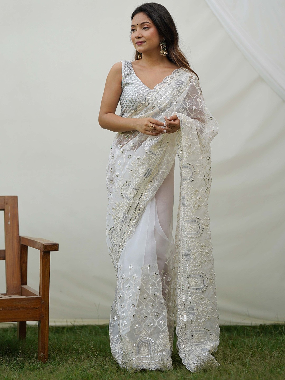 

Vastrasky Global Embellished Sequinned Organza Saree, White