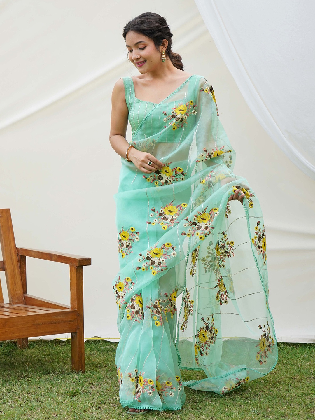 

Vastrasky Global Floral Embroidered Organza Saree, Teal