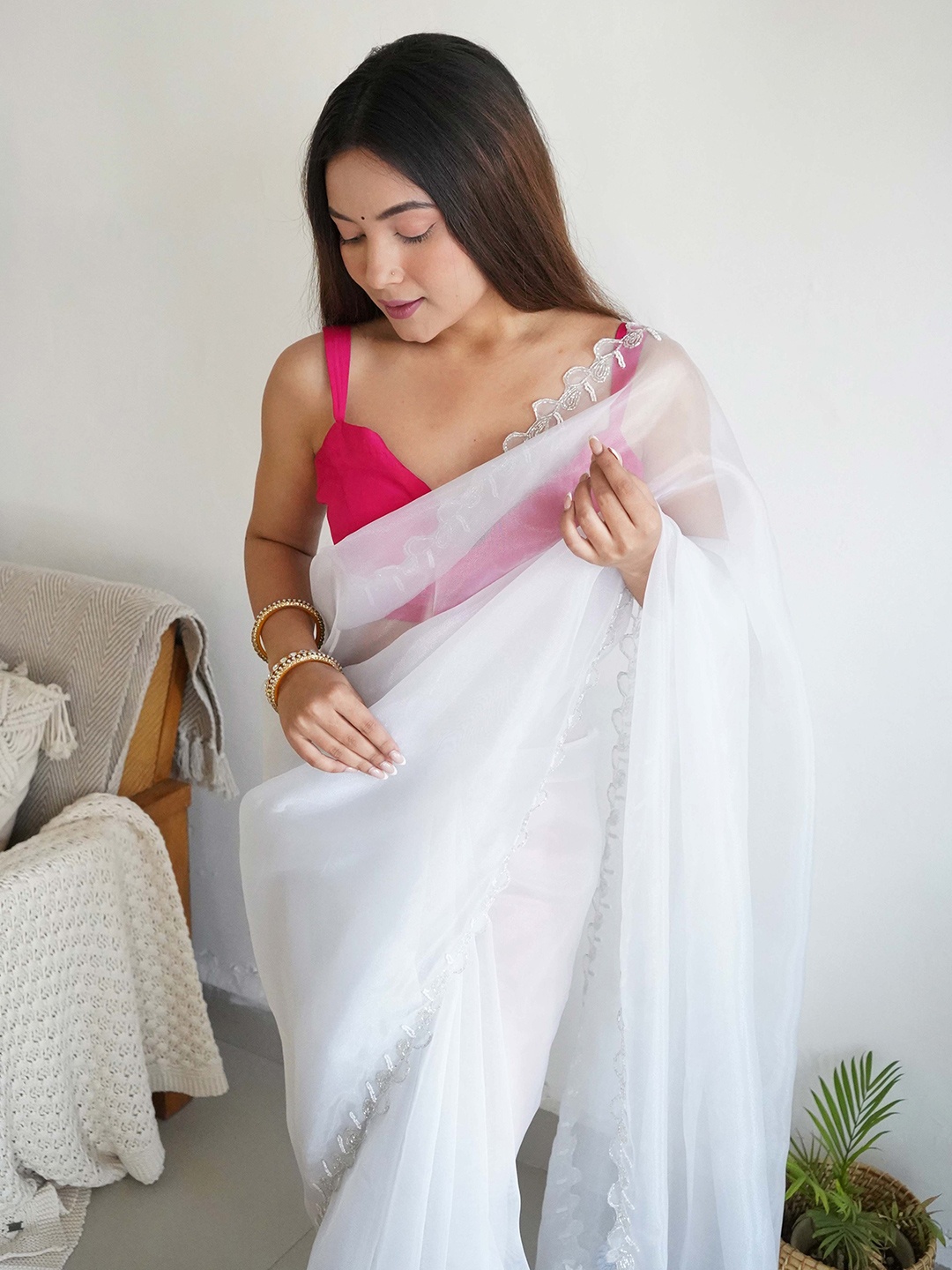 

Vastrasky Global Embroidered Organza Saree, White