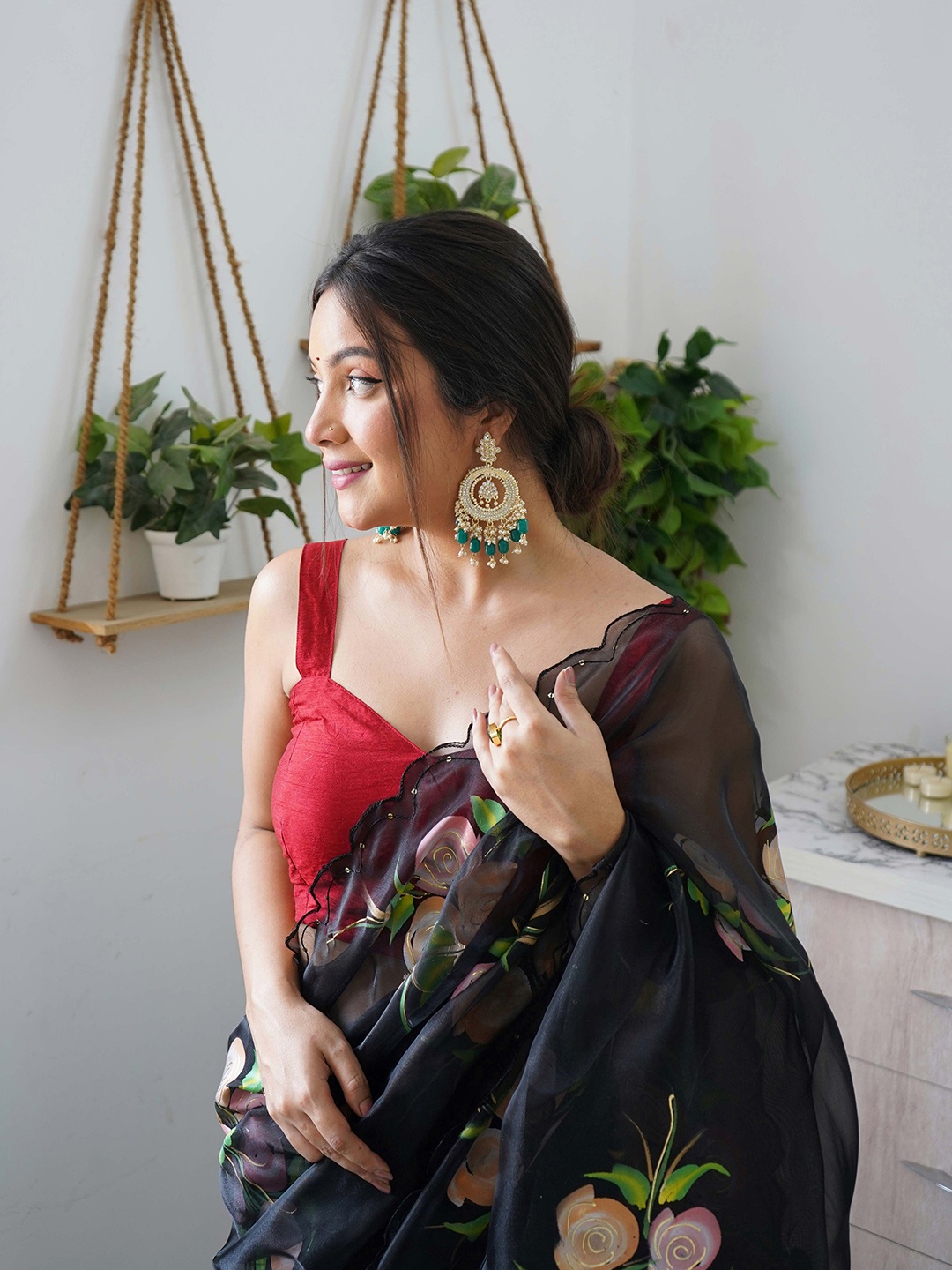 

Vastrasky Global Floral Organza Saree, Black
