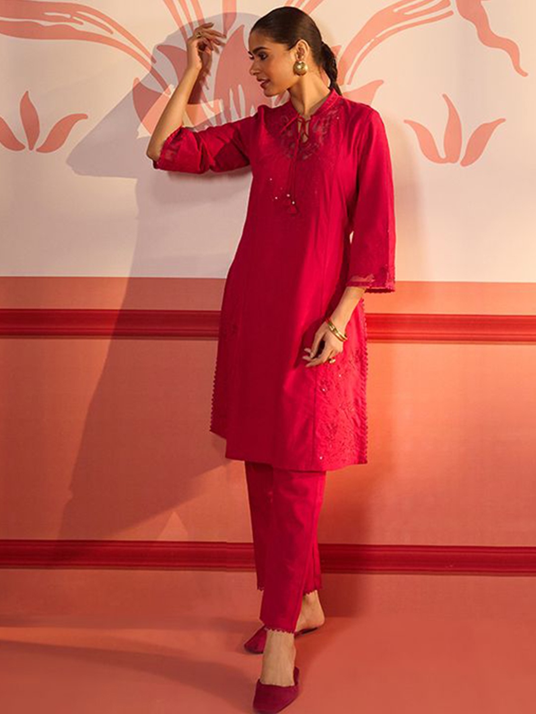 

Lakshita Women Floral Embroidered Regular Thread Work Kurta with Trousers, Fuchsia