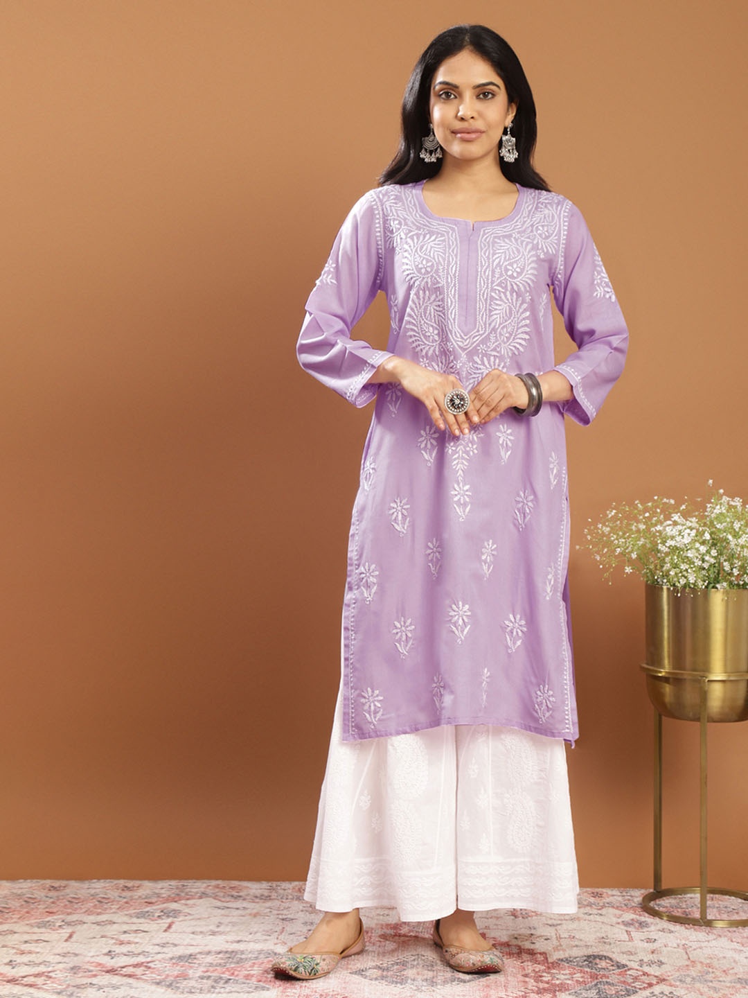 

Tahiliya Women Ethnic Motifs Embroidered Chikankari Handloom Kurta, Mauve