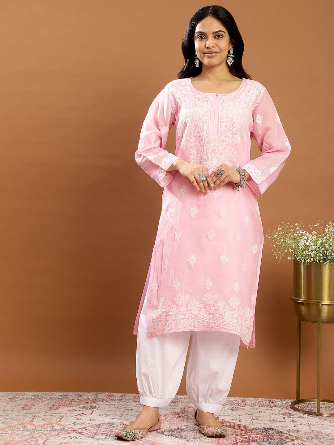 

Tahiliya Women Ethnic Motifs Embroidered Chikankari Handloom Kurta, Pink