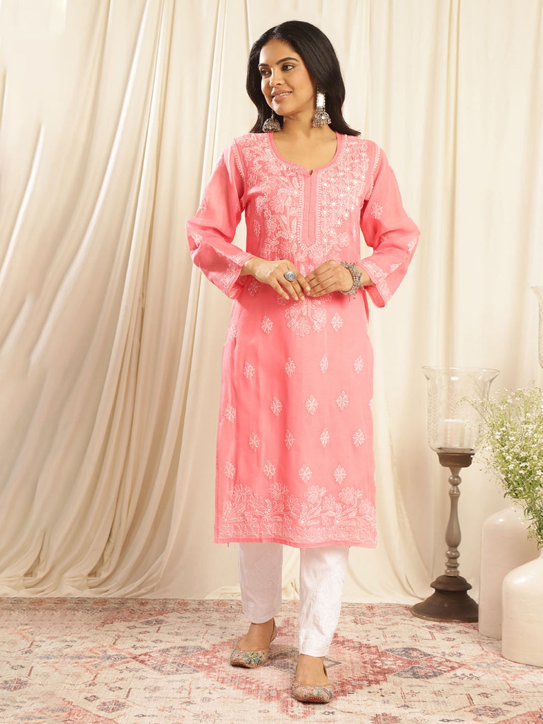 

Tahiliya Women Ethnic Motifs Embroidered Chikankari Handloom Kurta, Peach