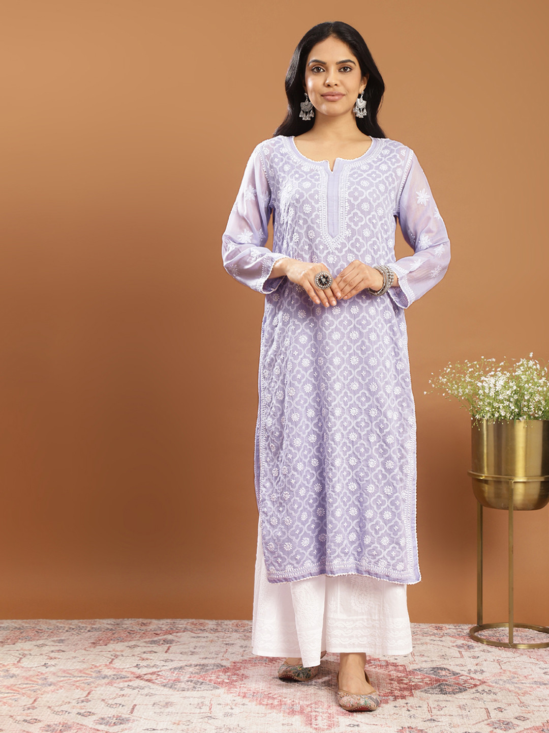 

Tahiliya Women Geometric Embroidered Thread Work Handloom Kurta, Lavender