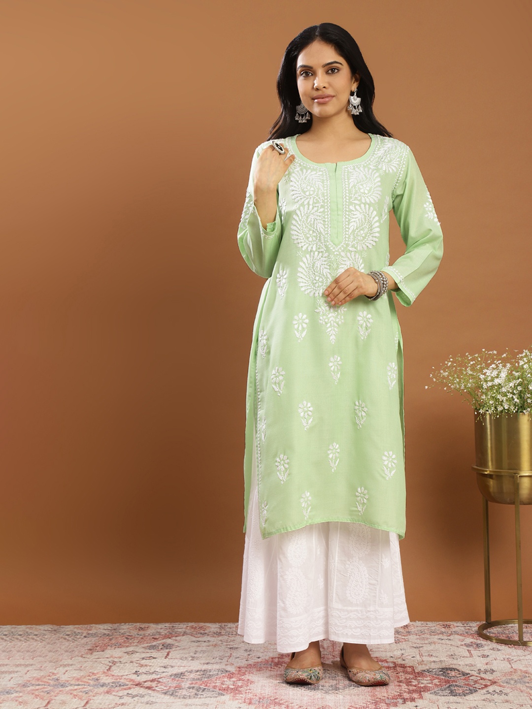 

Tahiliya Women Ethnic Motifs EmbroideredThread Work Kurta, Green