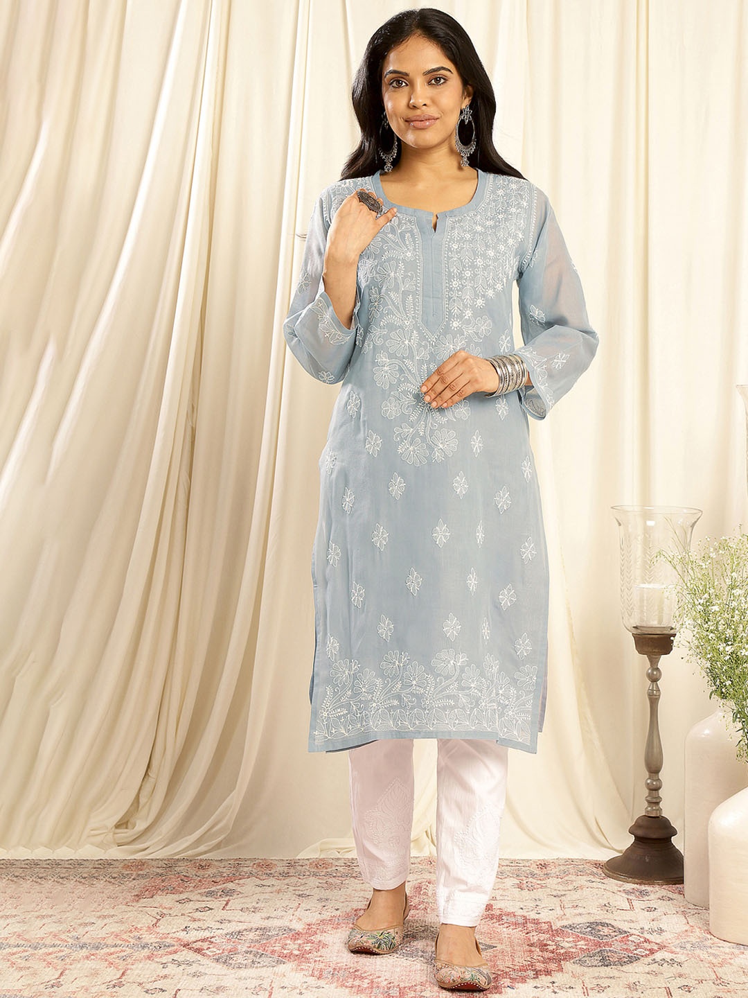 

Tahiliya Women Ethnic Motifs Embroidered Chikankari Handloom Kurta, Grey