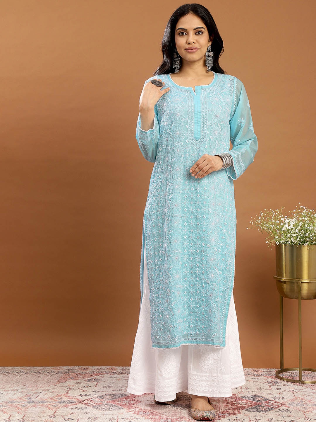

Tahiliya Women Ethnic Motifs Embroidered Chikankari Handloom Kurta, Blue