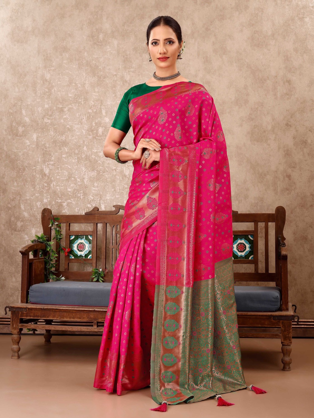 

VIRICA Ethnic Motifs Zari Pure Silk Banarasi Saree, Pink