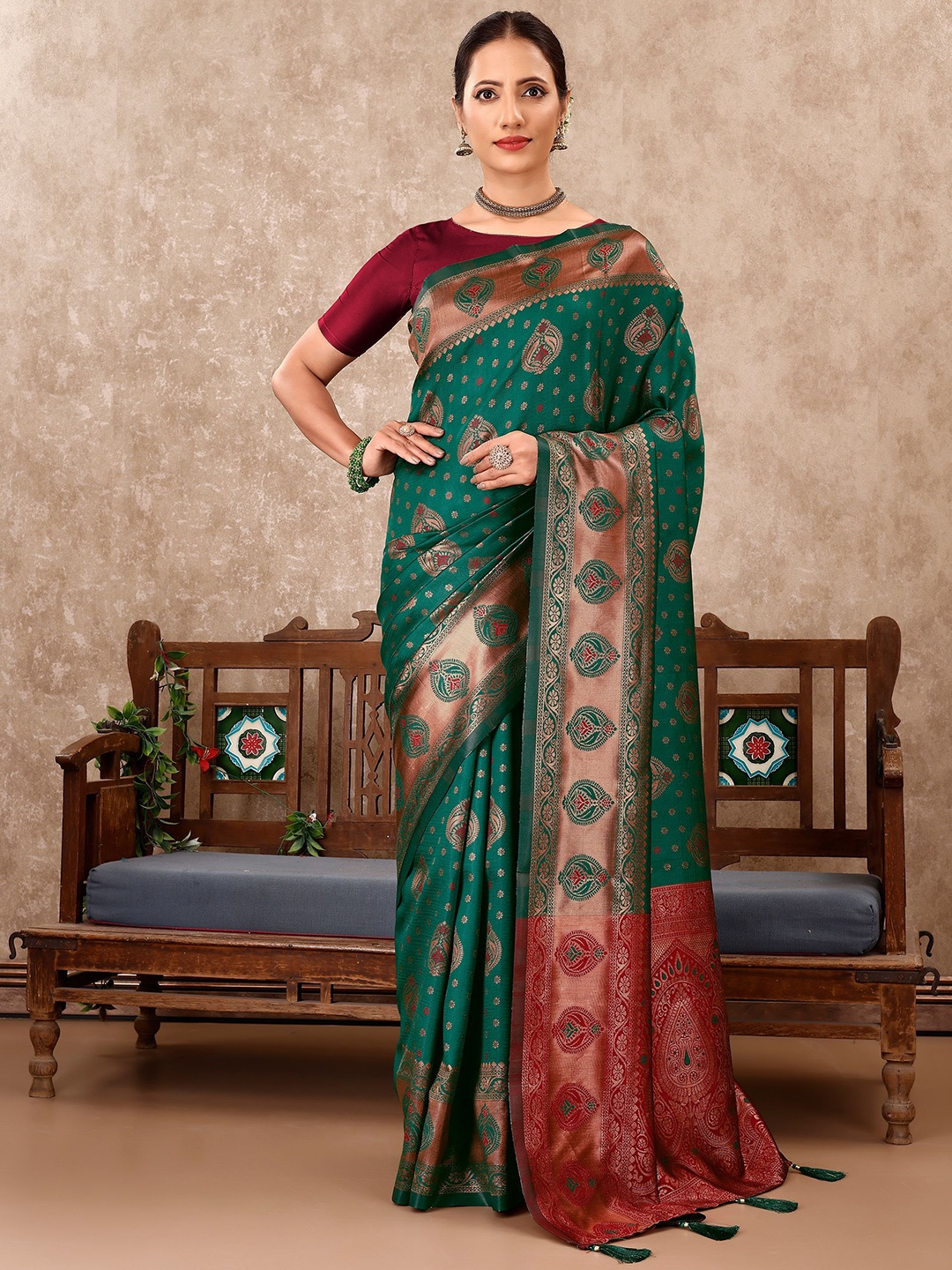 

VIRICA Ethnic Motifs Zari Pure Silk Banarasi Saree, Green