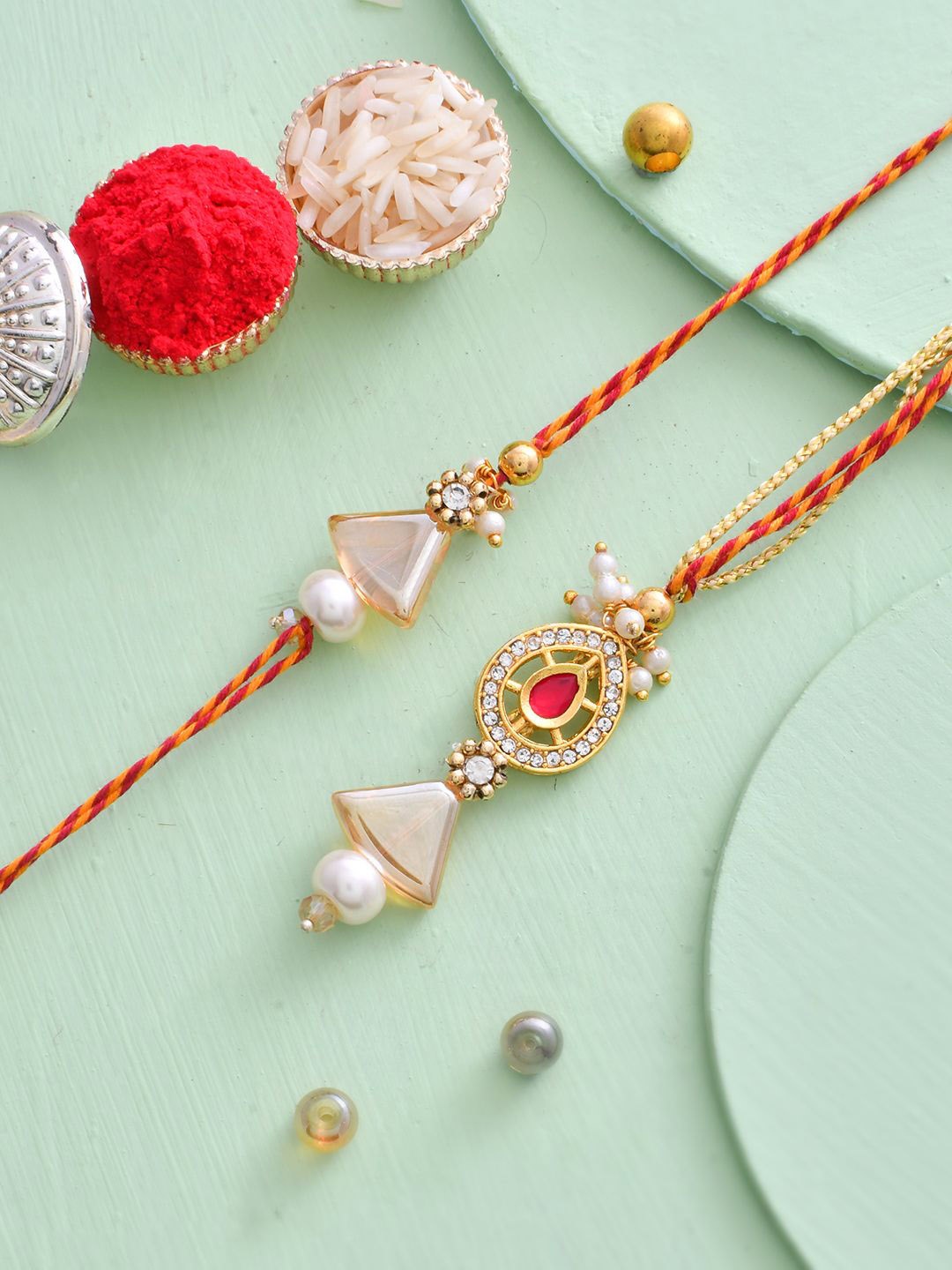

Aapno Rajasthan Thread Rakhi, Cream