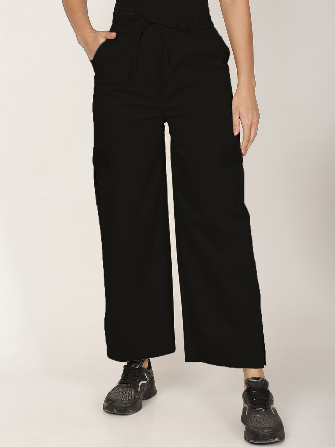 

FUTURO Women Relaxed Trousers, Black