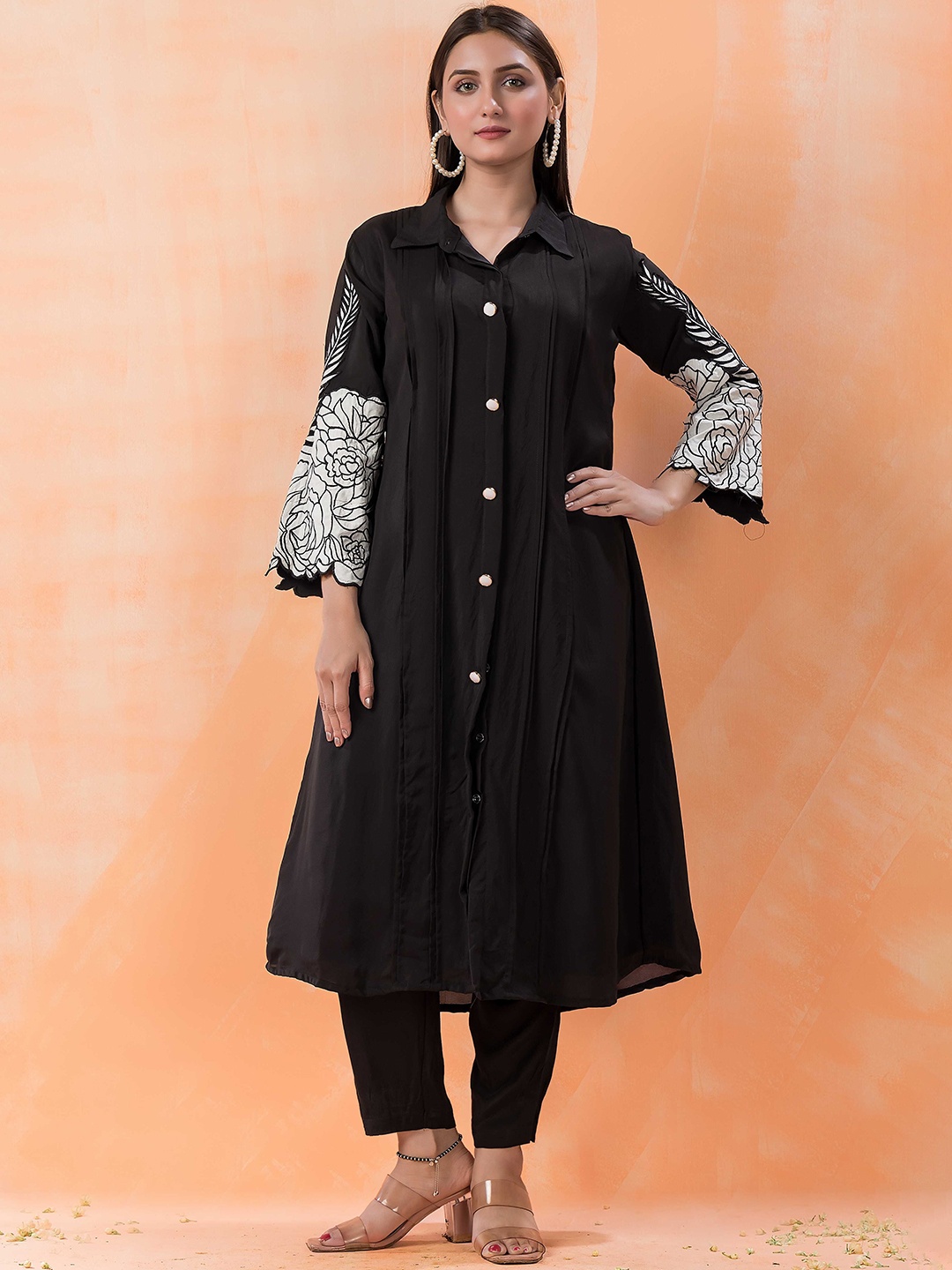 

SACRED SUTA Women Floral Embroidered Regular Thread Work Kurta with Trousers, Black