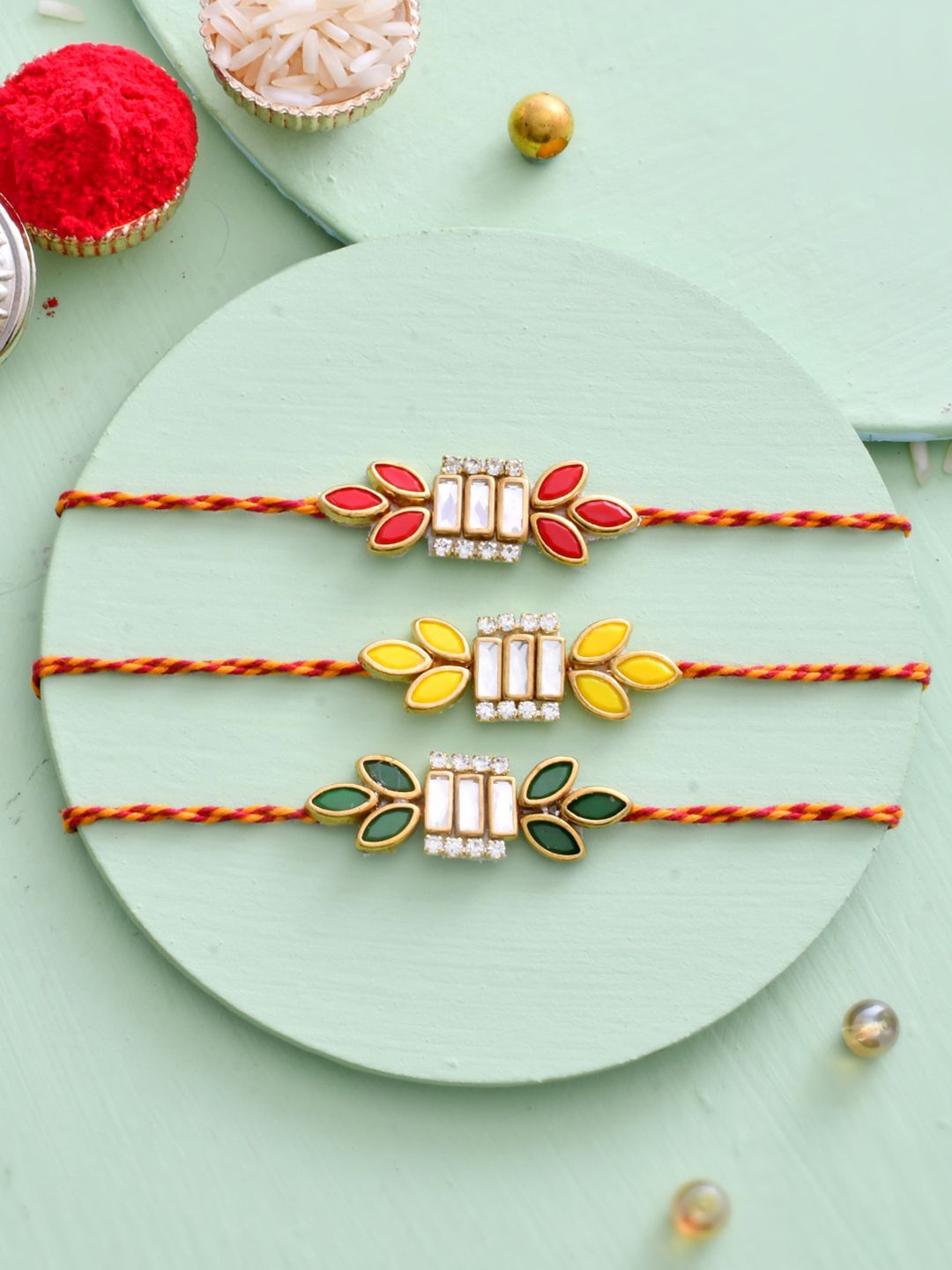 

Aapno Rajasthan Thread Rakhi, Gold