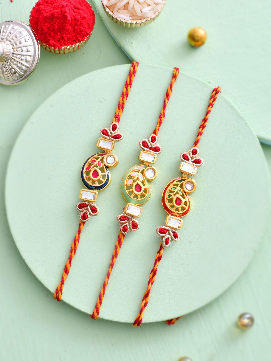 

Aapno Rajasthan Thread Rakhi, Gold