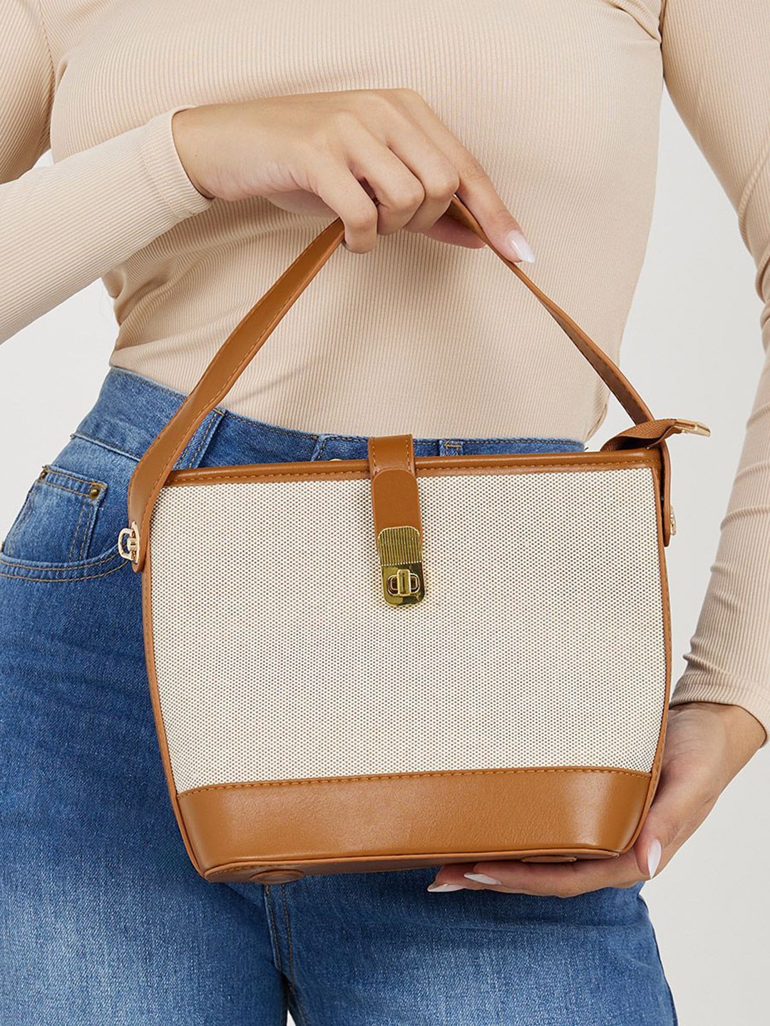 

Styli Brown Textured Bucket Handheld Bag