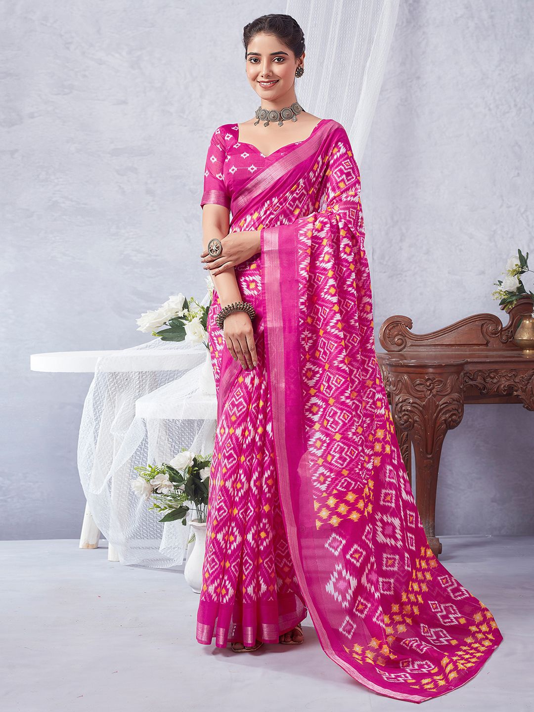 

KALINI Printed Zari Saree With Blouse Piece, Pink
