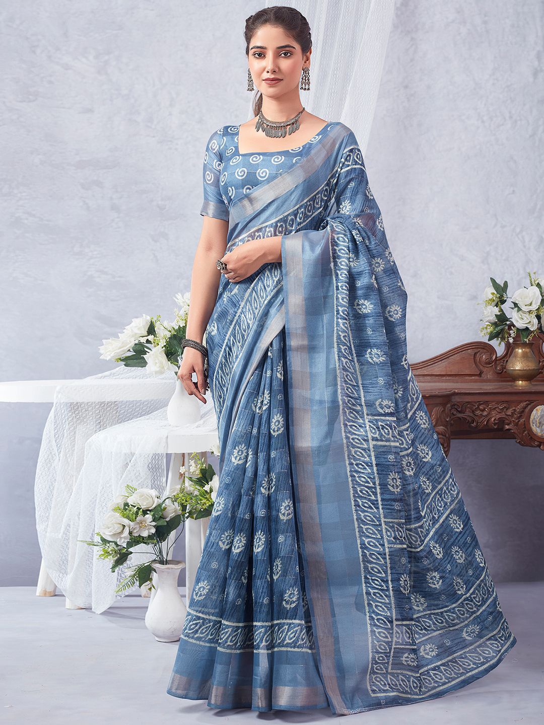 

KALINI Floral Printed & Zari Saree, Blue