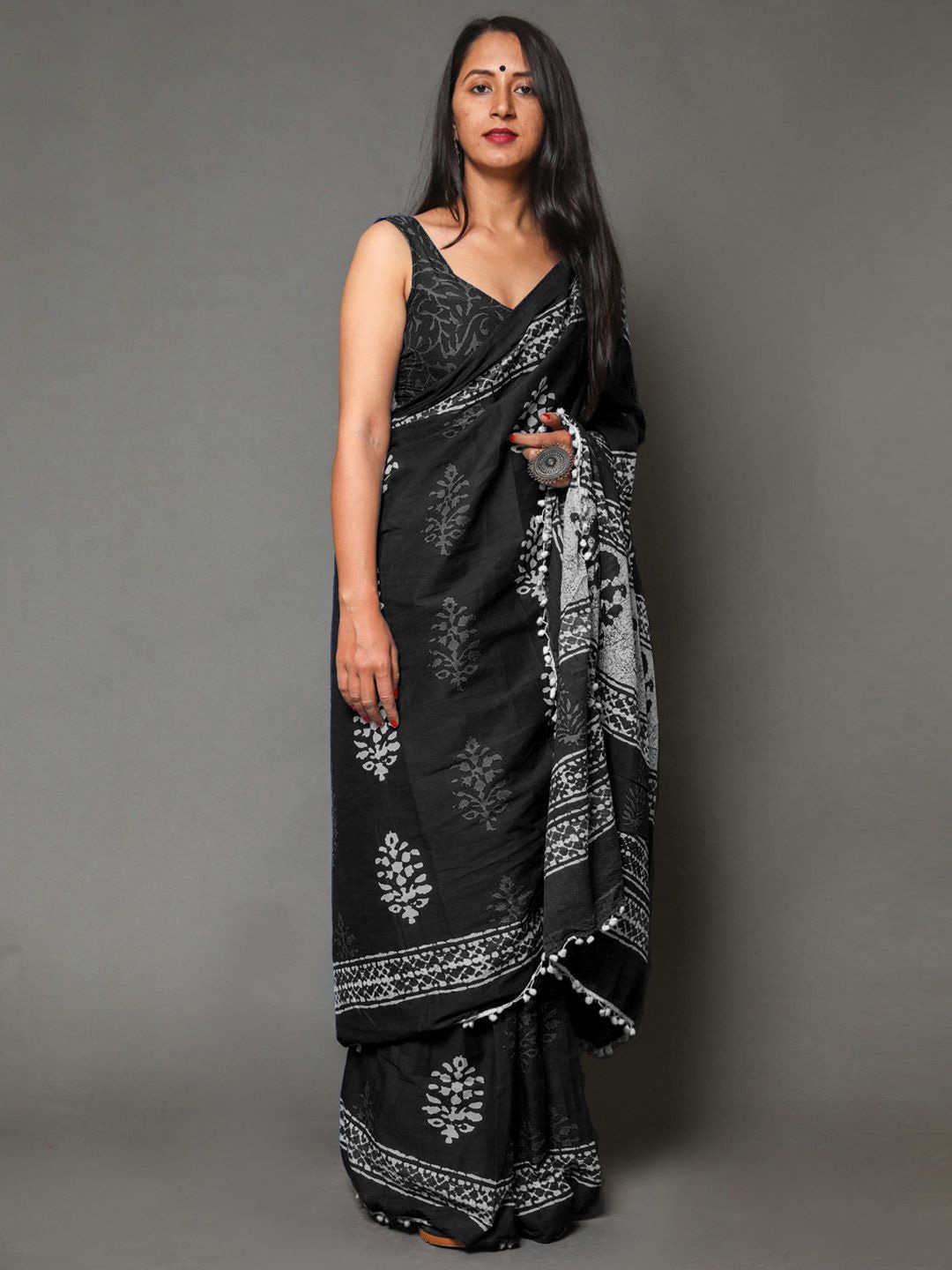 

KALINI Floral Pure Cotton Saree, Black