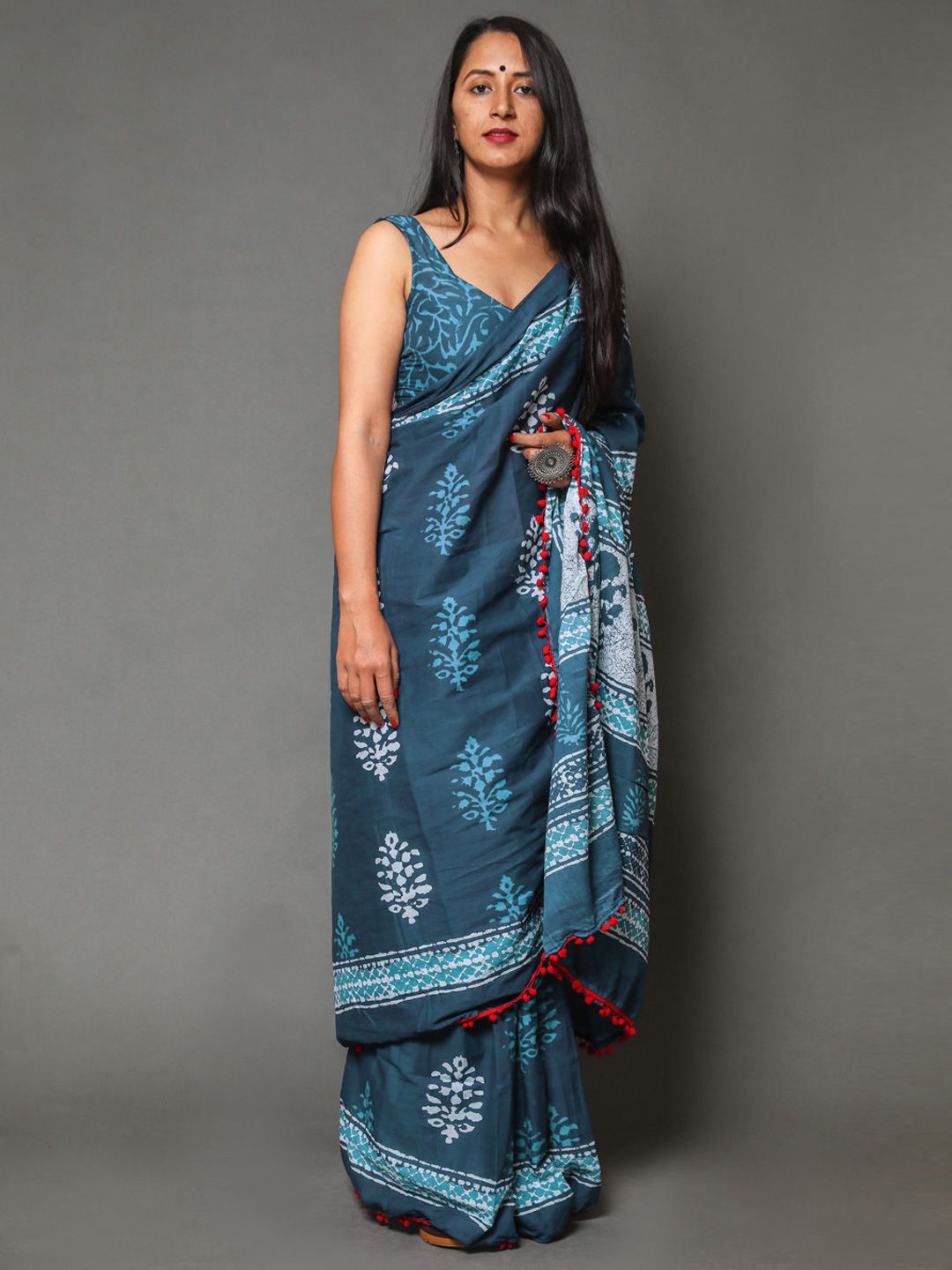 

KALINI Floral Pure Cotton Saree, Blue