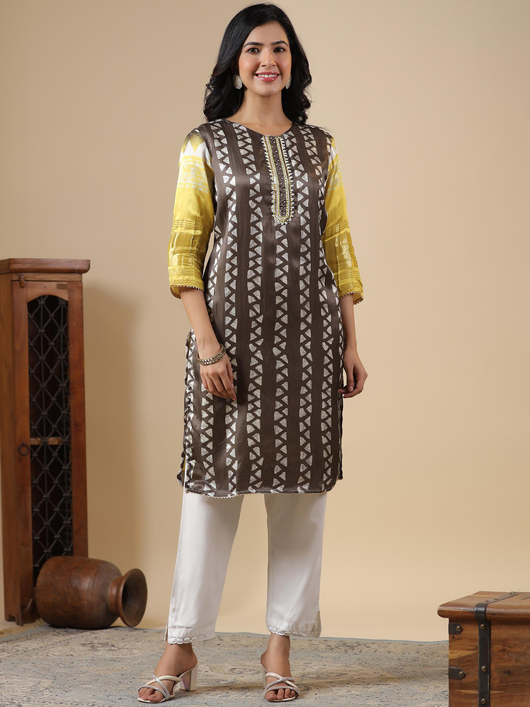 

SCAKHI Women Printed Indie Prints Kurta, Brown