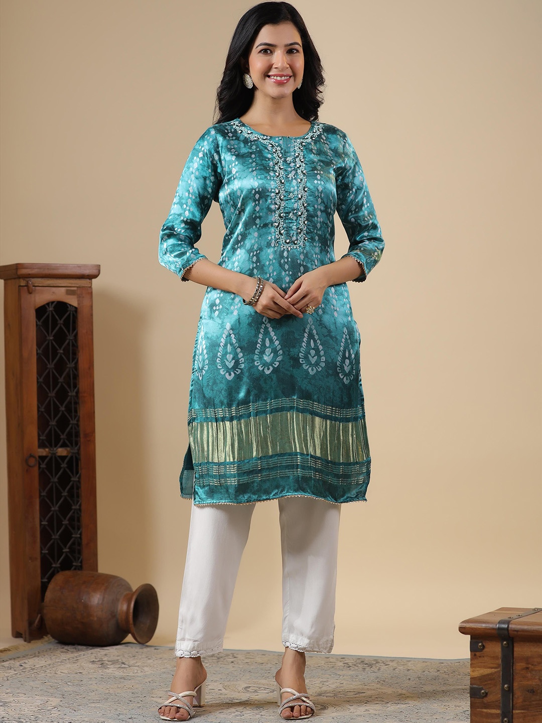 

SCAKHI Women Sequinned Indie Prints Kurta, Teal