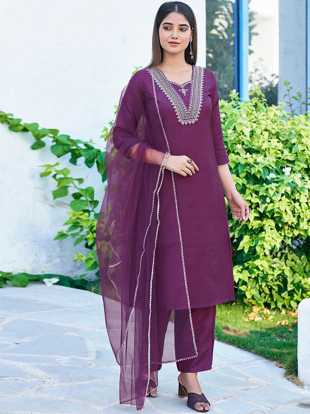 

SKYLEE Women Yoke Design Regular Thread Work Kurta with Trousers & With Dupatta, Purple