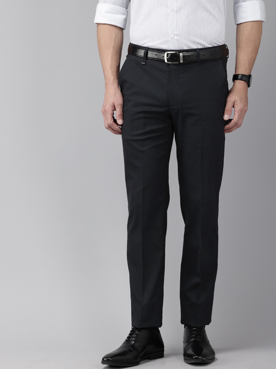 

Van Heusen Men Checked Slim Fit Formal Trousers, Navy blue