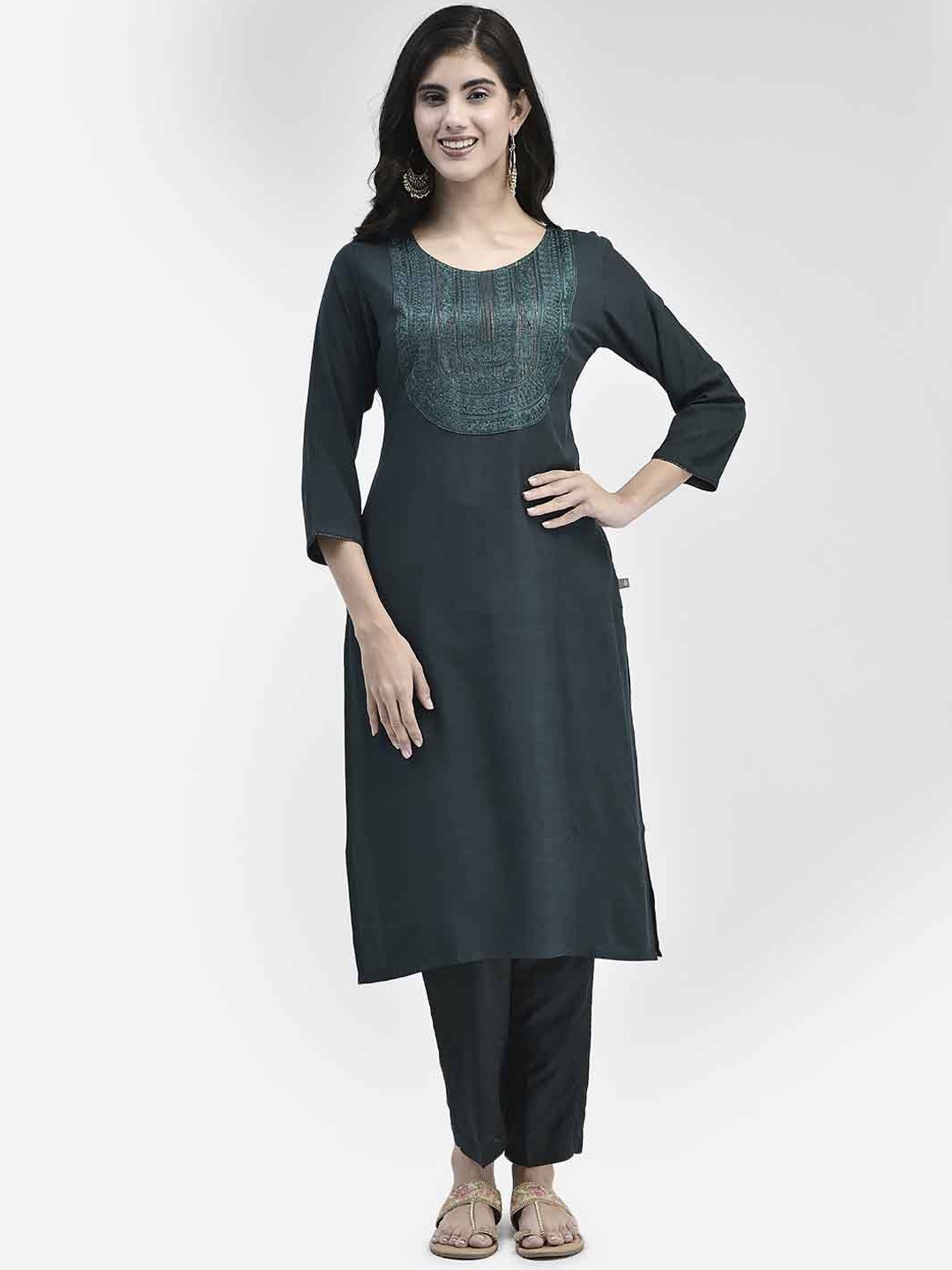 

Span Women Straight Calf Length Thread Work Kurta, Green