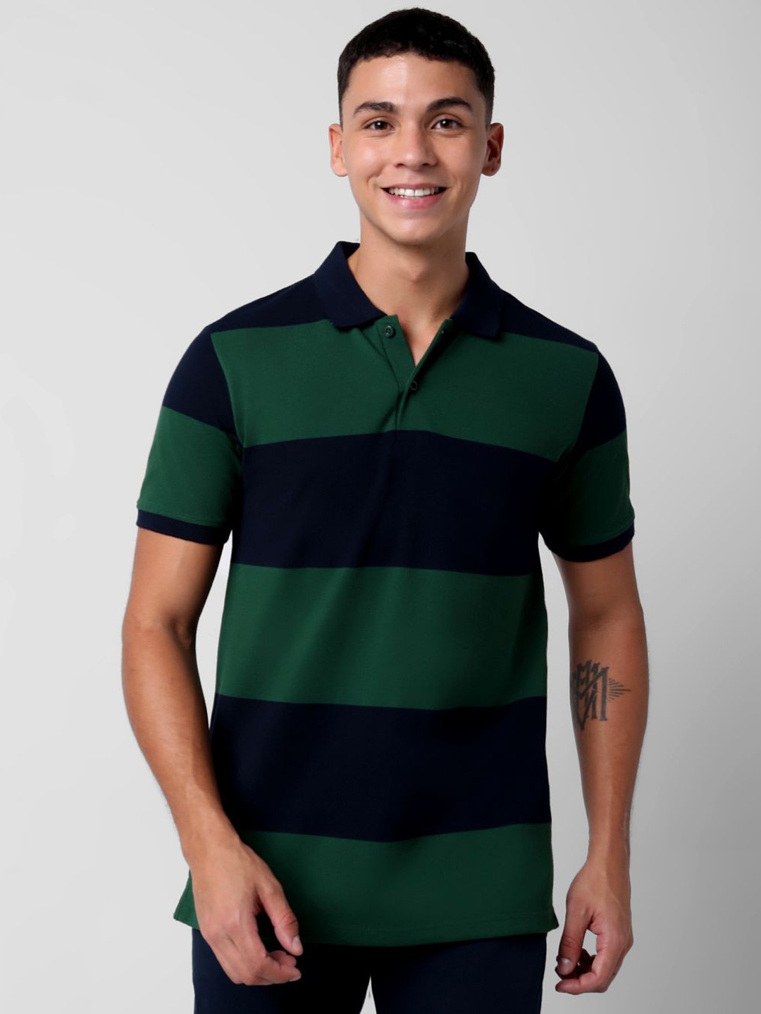 

R&B Men Colourblocked Polo Collar T-shirt, Green