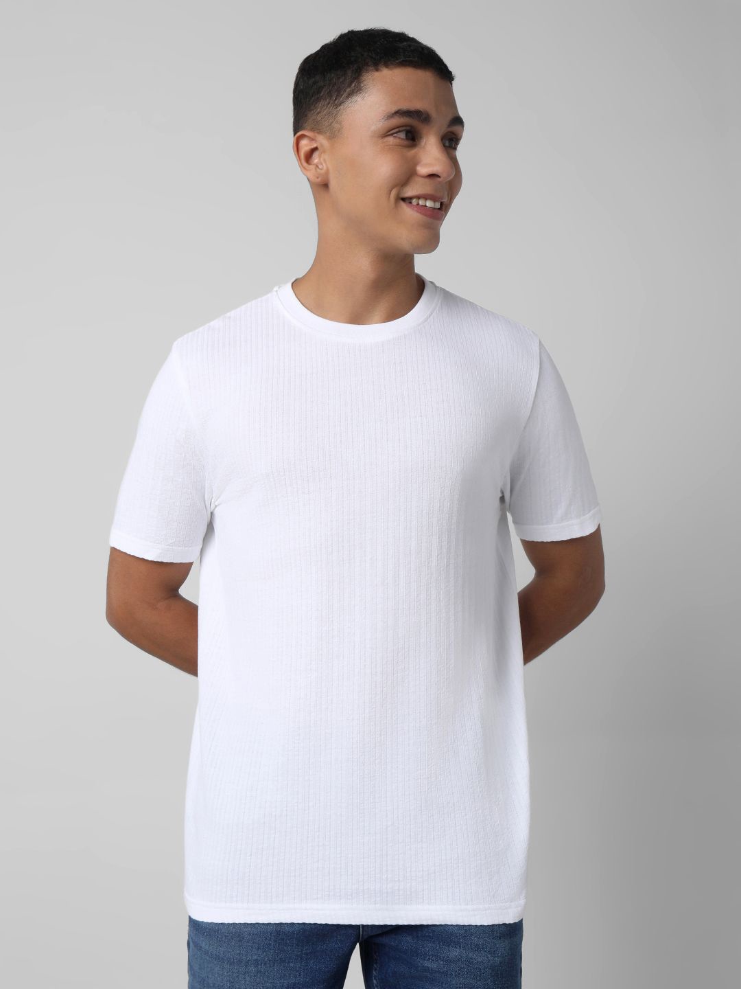 

R&B Men Solid Round Neck T-shirt, White