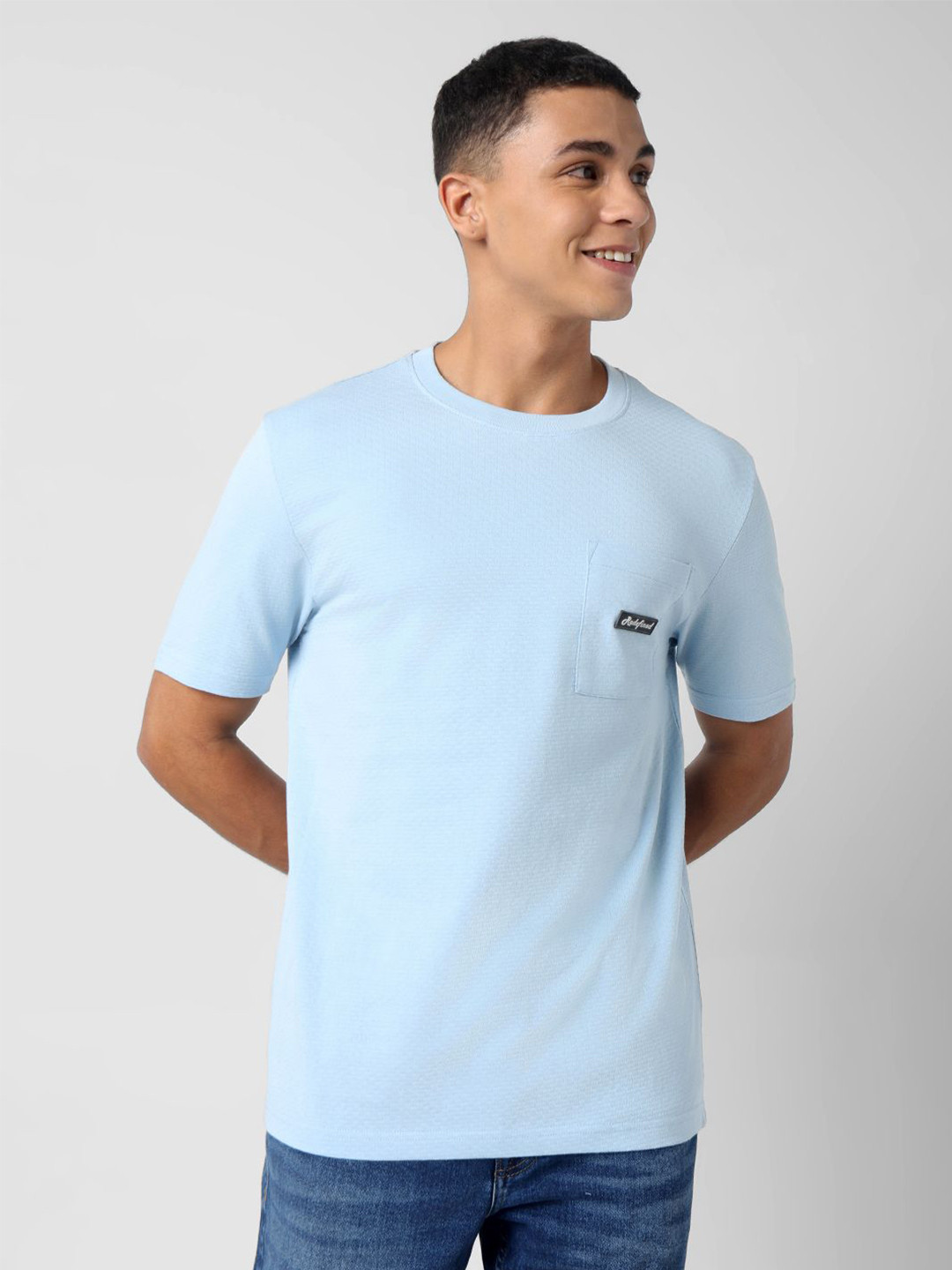 

R&B Men Solid Round Neck Pockets T-shirt, Blue