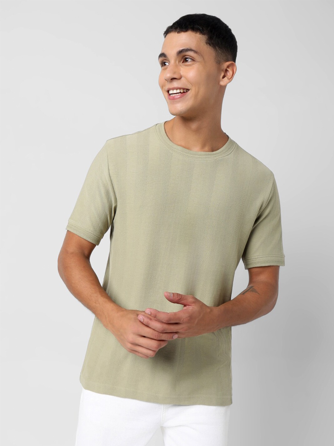 

R&B Men Solid Round Neck T-shirt, Green