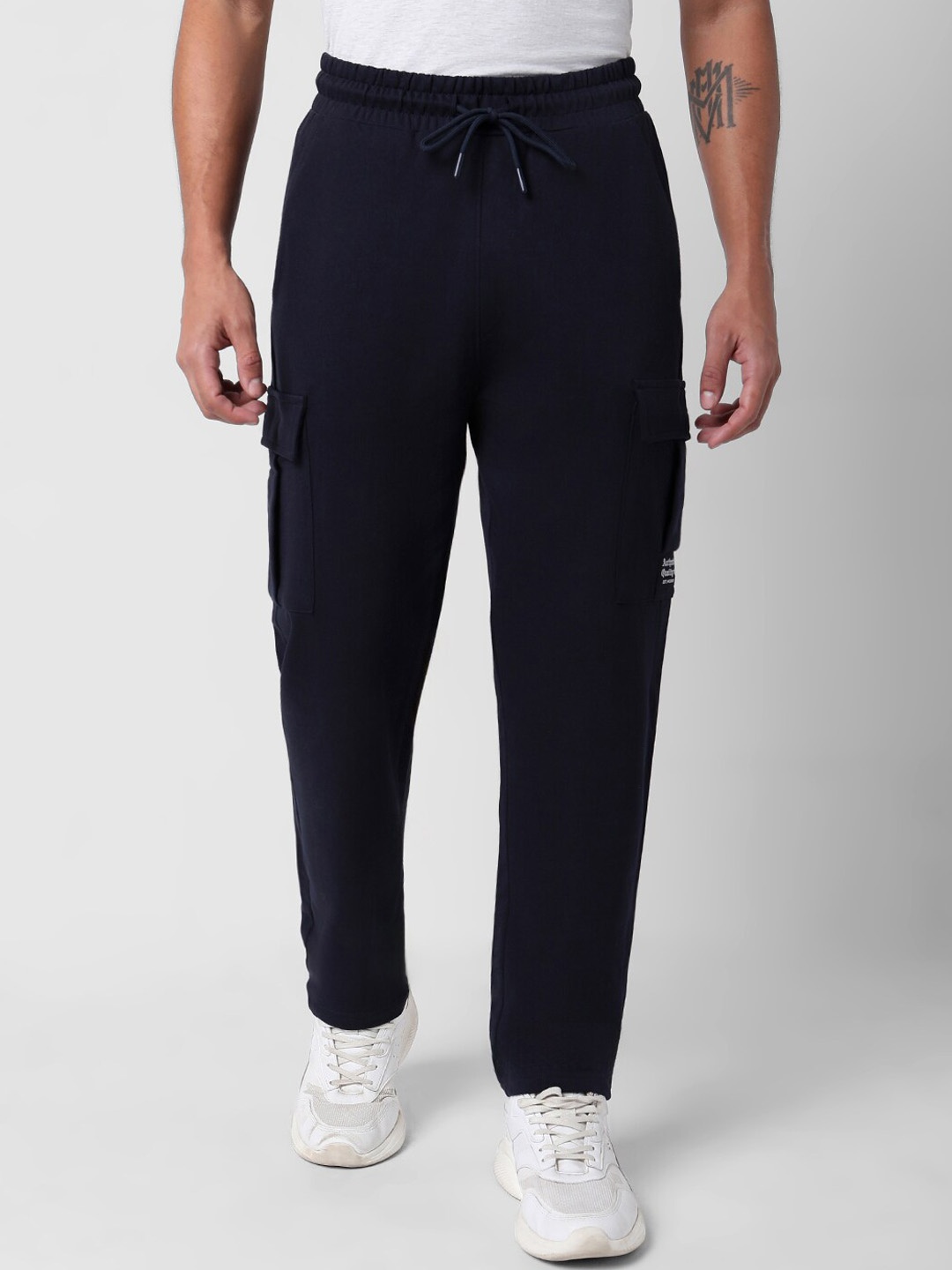 

R&B Men Solid Mid-Rise Regular Fit Trousers, Blue