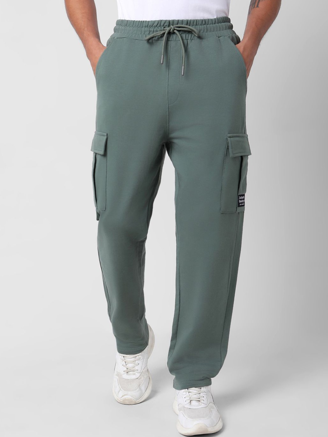 

R&B Men Solid Regular Fit Mid-Rise Joggers Regular Fit Trousers, Green